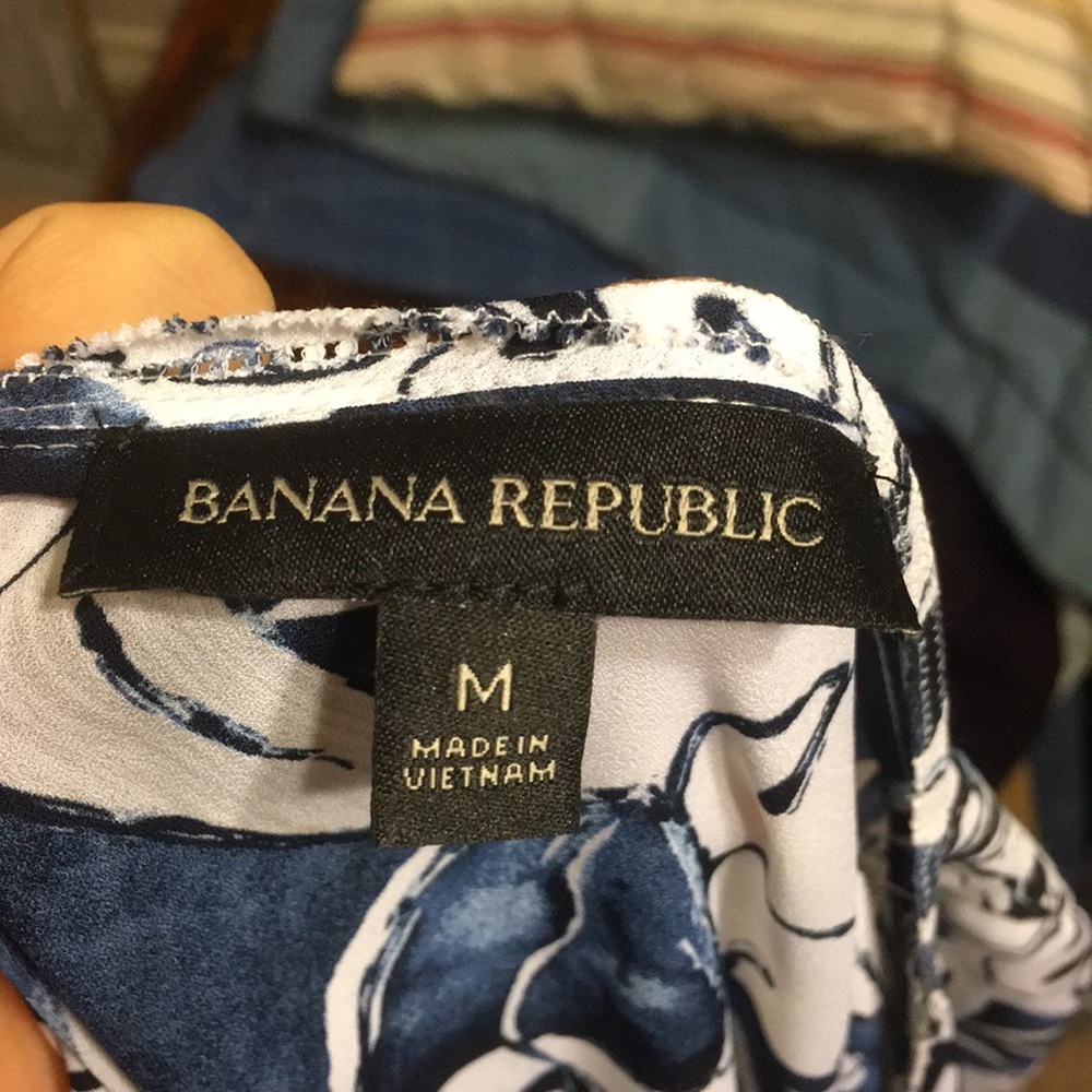 Loose fitting Banana Republic Top - Picture 3 of 3